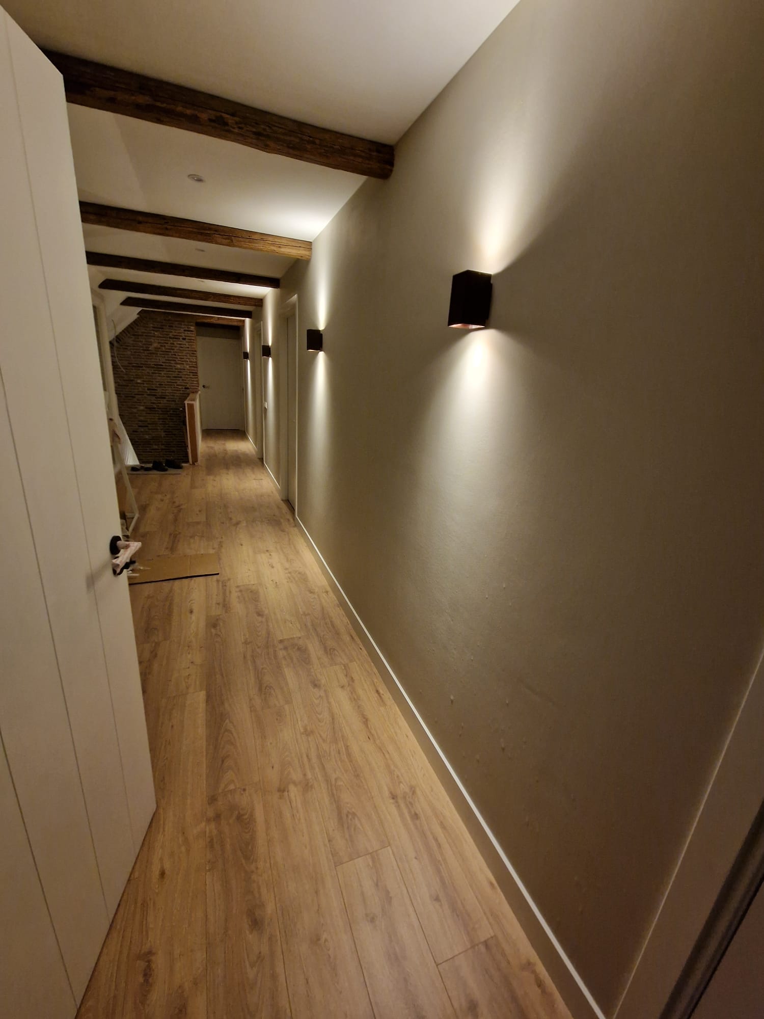 Sfeerverlichting gang met wandlampen