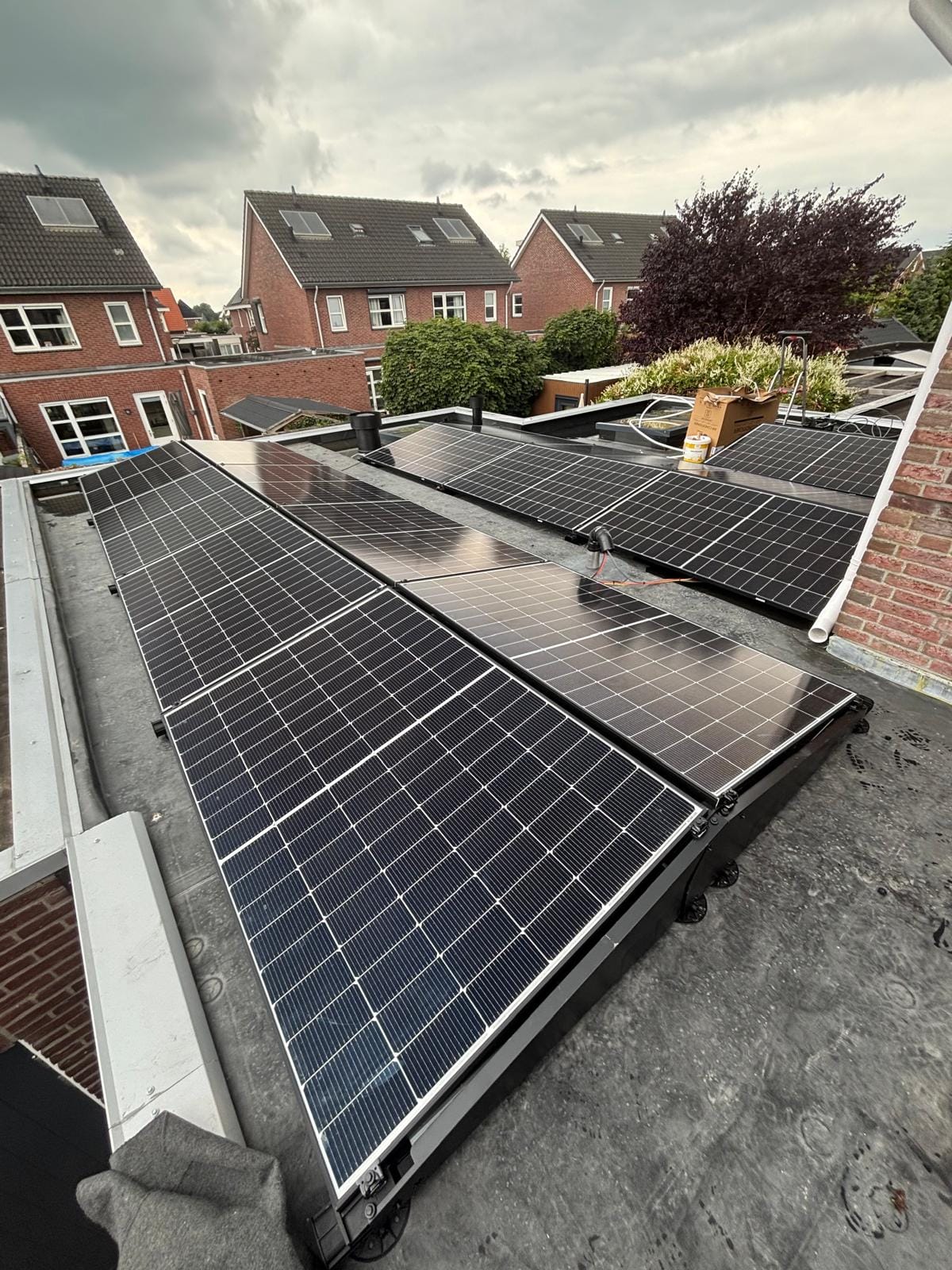 Zonnepanelen op plat dak