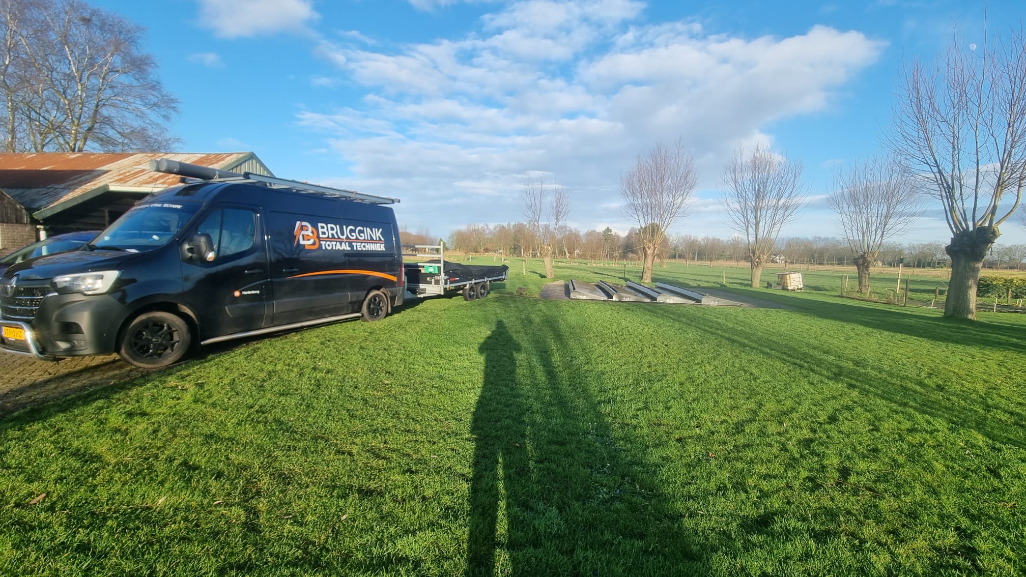 Bruggink bus bij zonnepanelen project